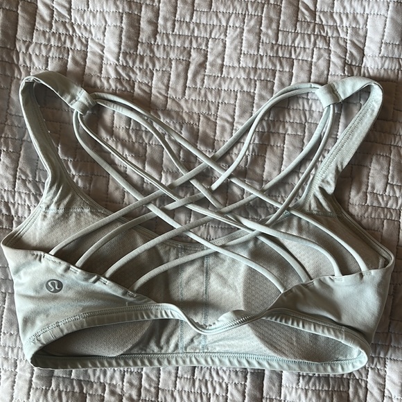 Lululemon sports bra size 6 - Picture 2 of 2